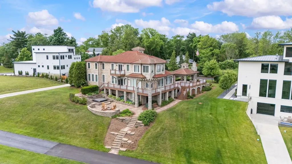 651 Sul Lago S Benton Charter Township MI 49022
