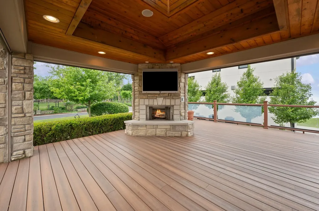 651 Sul Lago S Benton Charter Township MI 49022