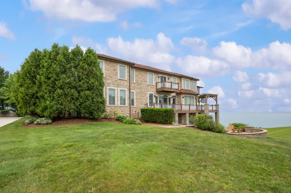 651 Sul Lago S Benton Charter Township MI 49022