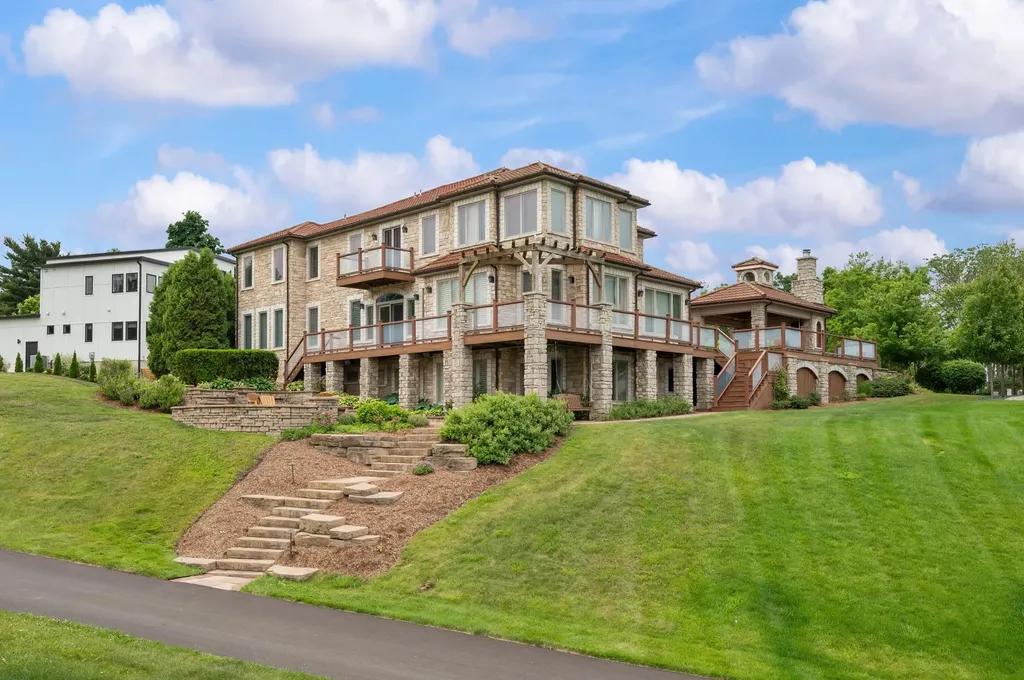 651 Sul Lago S Benton Charter Township MI 49022