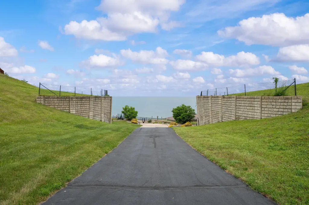 651 Sul Lago S Benton Charter Township MI 49022