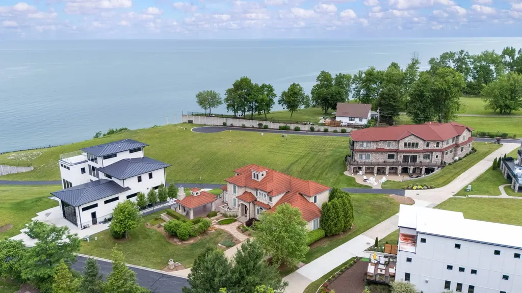 651 Sul Lago S Benton Charter Township MI 49022