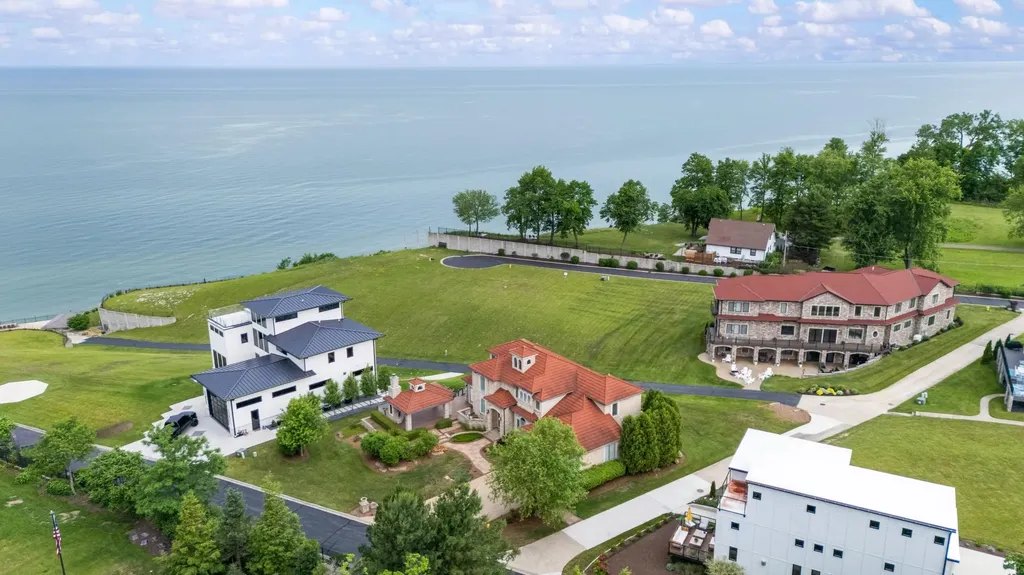 651 Sul Lago S Benton Charter Township MI 49022