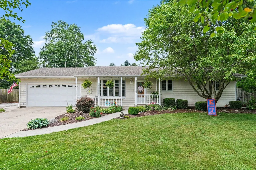 24064 Redfield Street Ontwa Township MI 49112