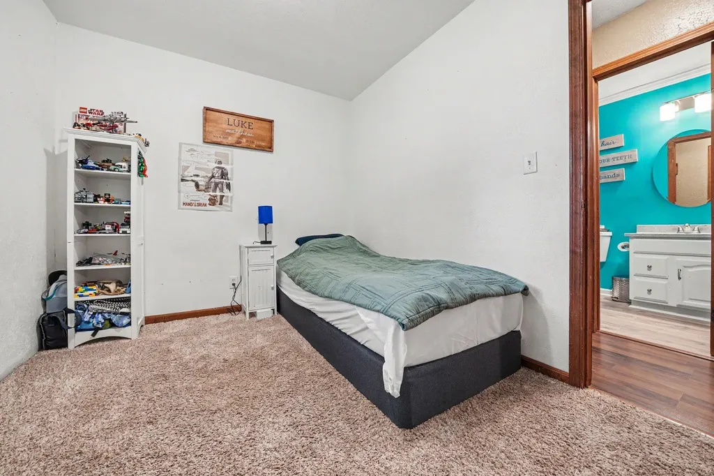 24064 Redfield Street Ontwa Township MI 49112