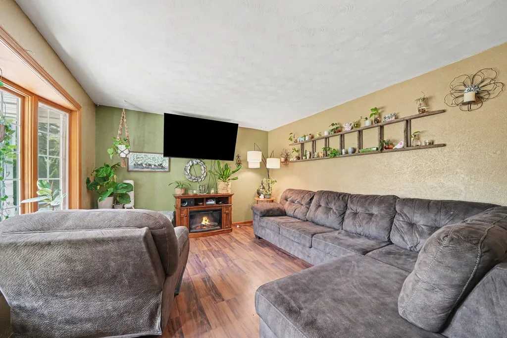 24064 Redfield Street Ontwa Township MI 49112