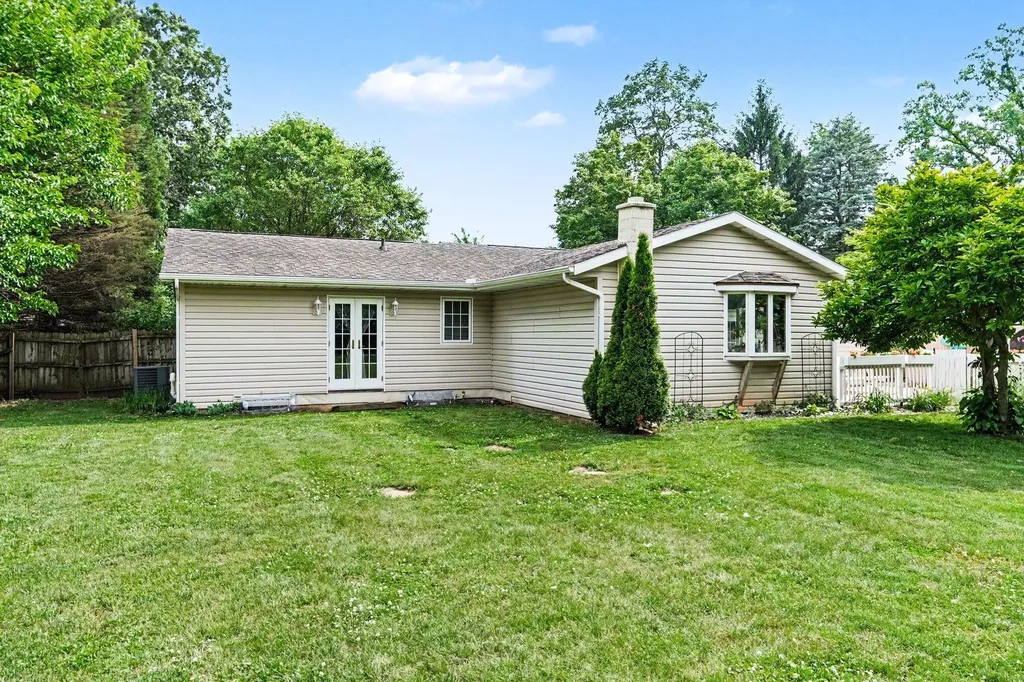 24064 Redfield Street Ontwa Township MI 49112