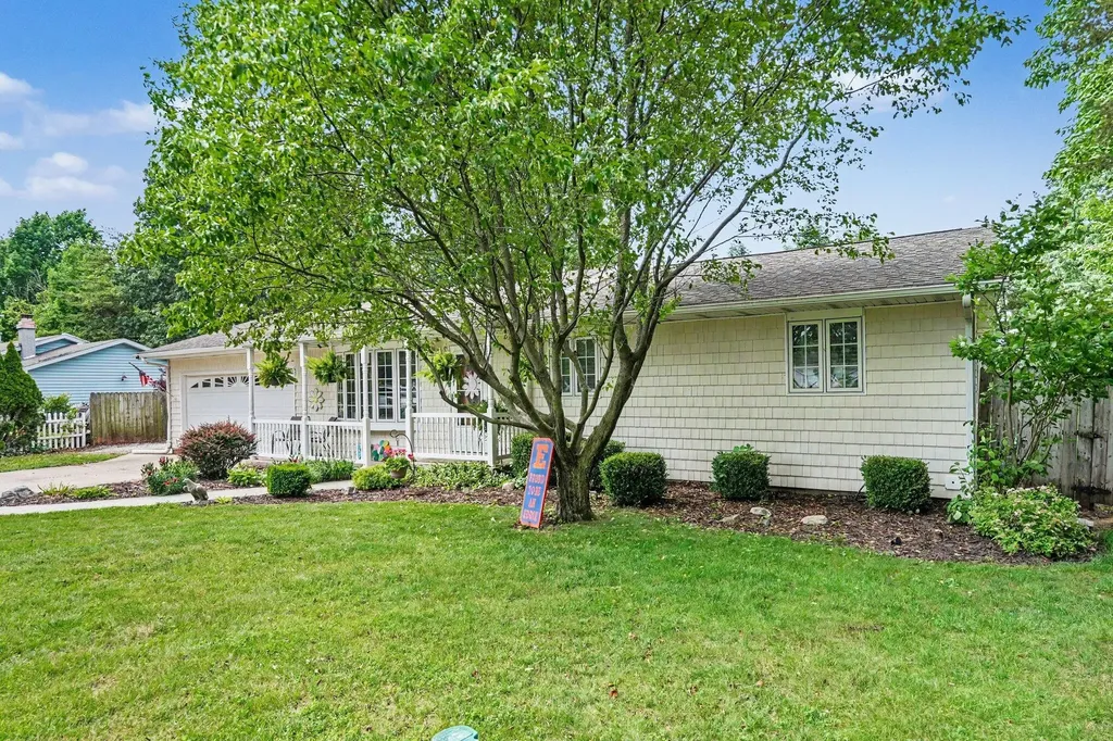 24064 Redfield Street Ontwa Township MI 49112