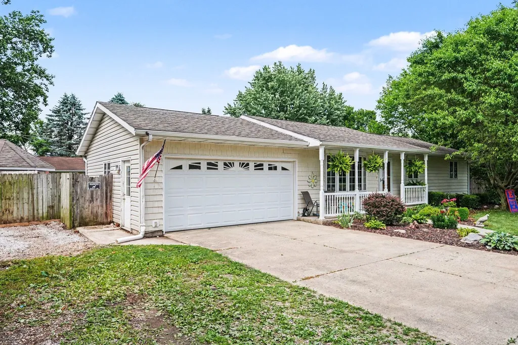 24064 Redfield Street Ontwa Township MI 49112