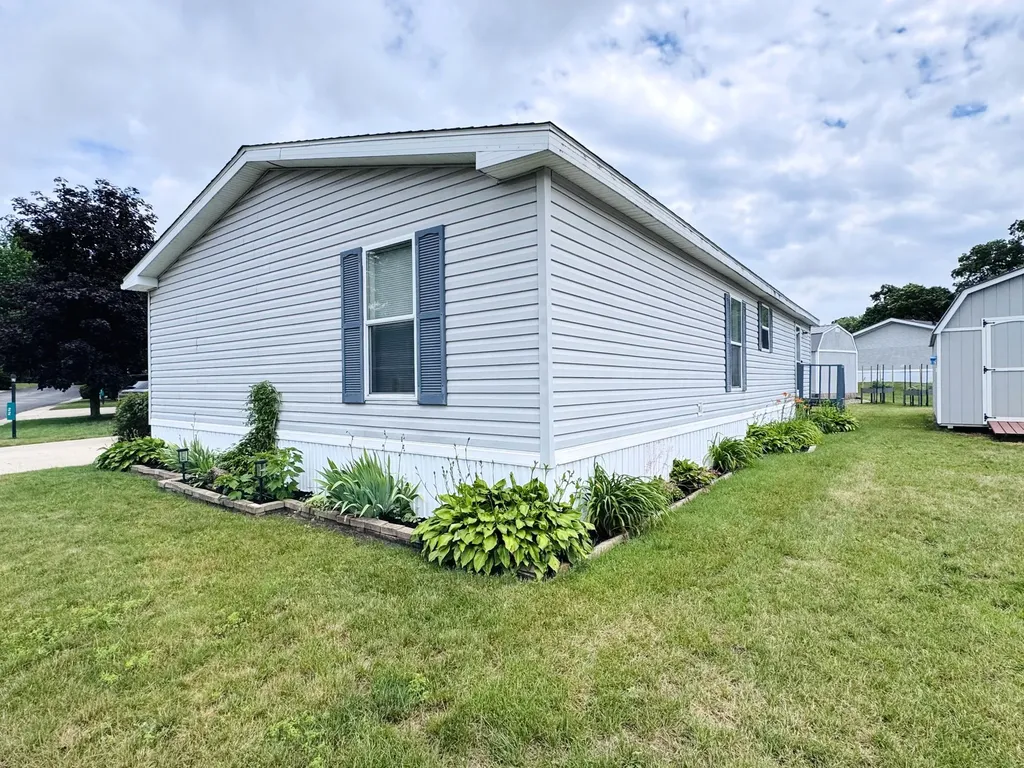 22 N Wildflower Niles Township MI 49120