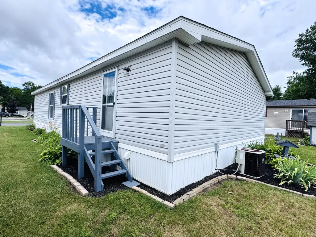 22 N Wildflower Niles Township MI 49120