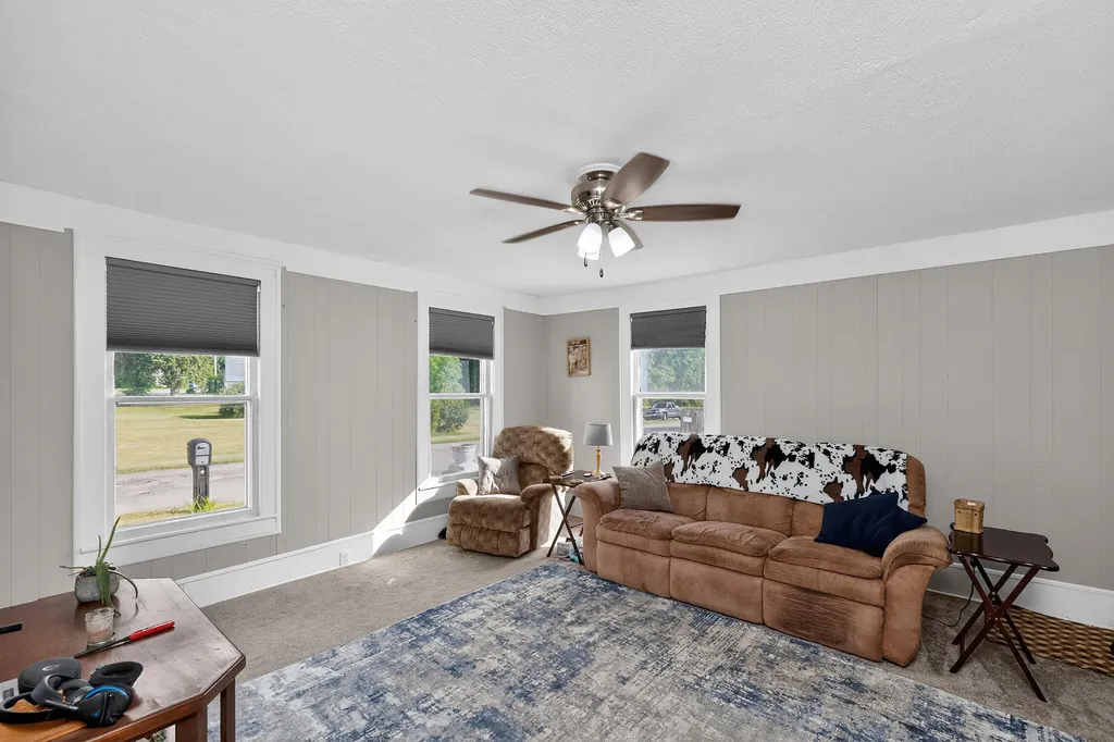 123 Hilltop Lane Cassopolis Village MI 49031