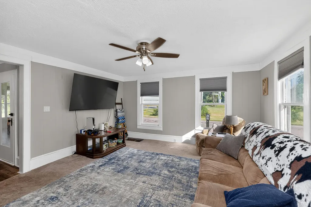 123 Hilltop Lane Cassopolis Village MI 49031