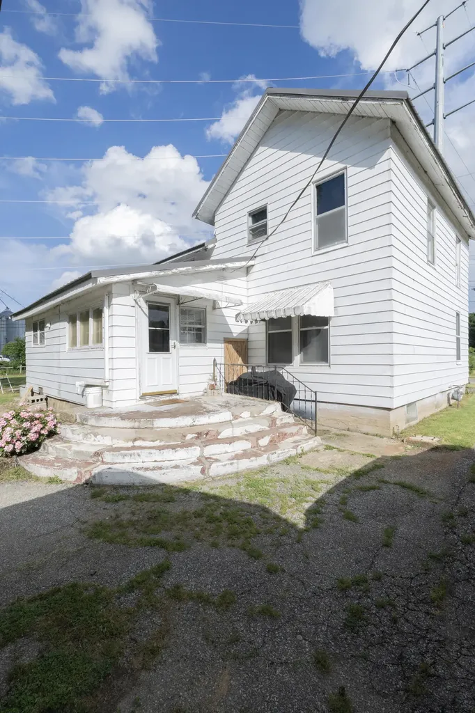 123 Hilltop Lane Cassopolis Village MI 49031