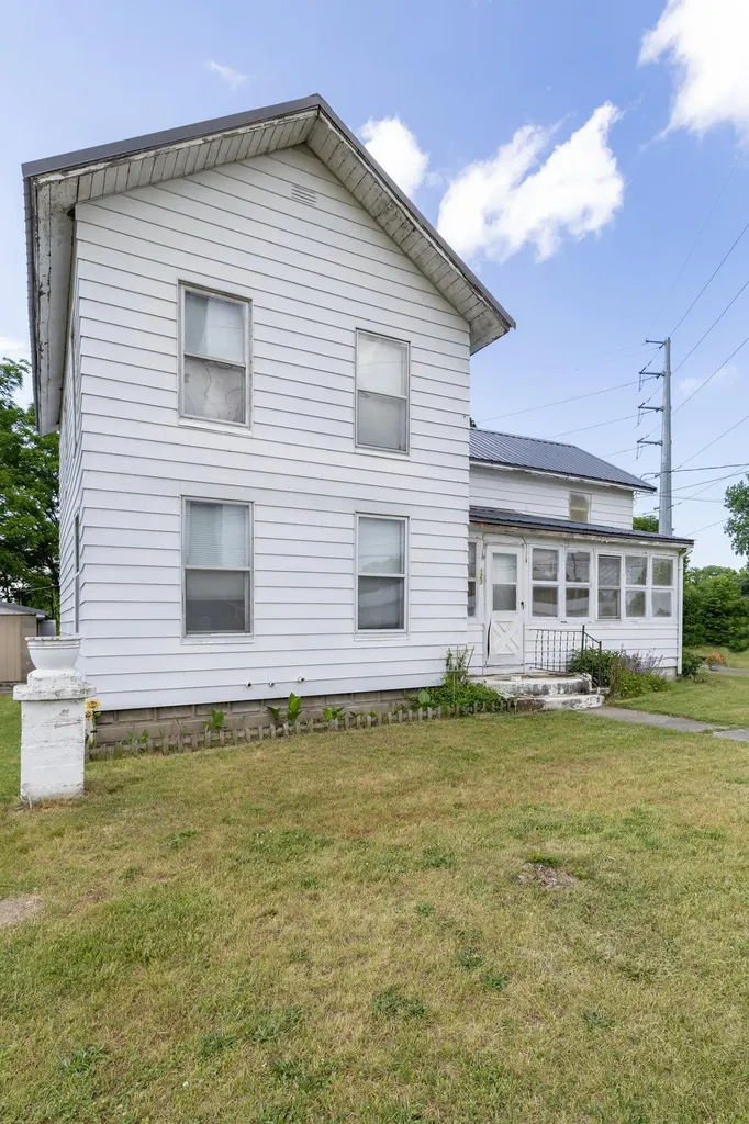 123 Hilltop Lane Cassopolis Village MI 49031