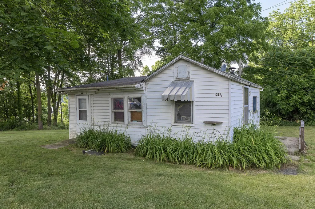 123 Hilltop Lane Cassopolis Village MI 49031