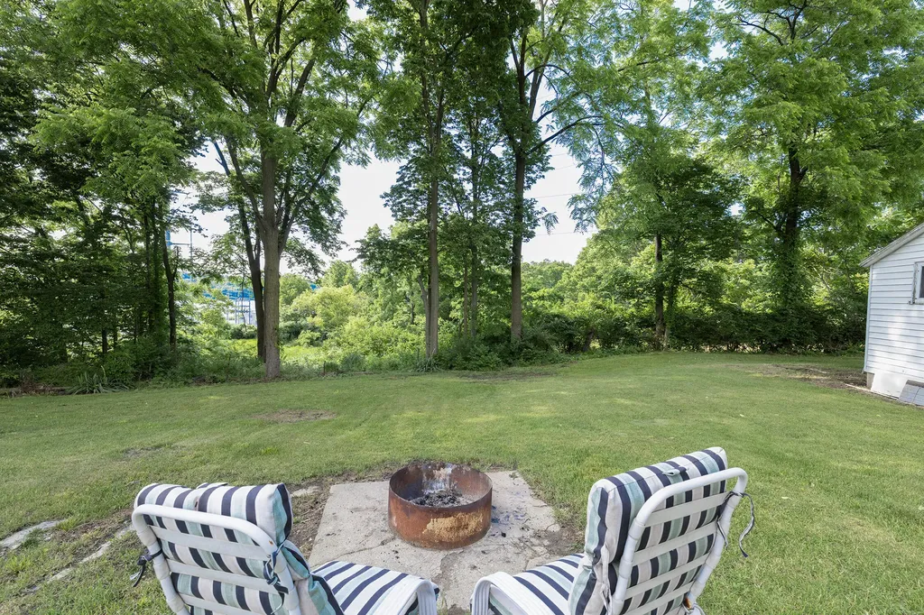 123 Hilltop Lane Cassopolis Village MI 49031