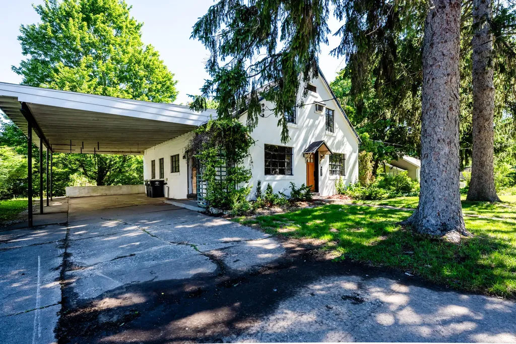 312 W Chicago Street Buchanan City MI 49107