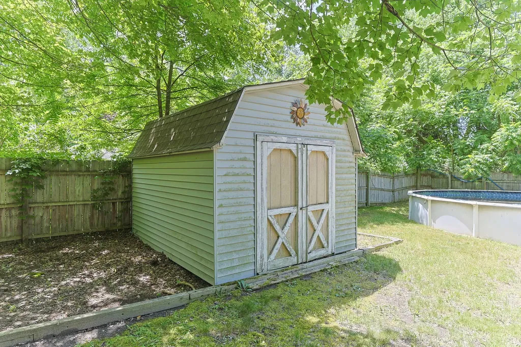 6408 Spaulding Avenue Chikaming Township MI 49125