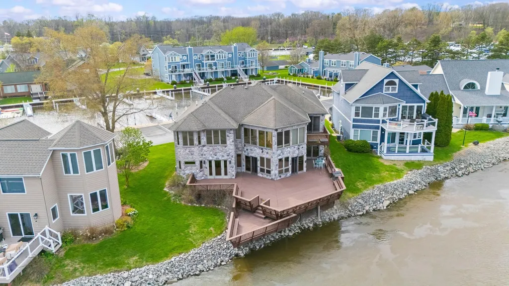 2349 Riverside Pointe Drive St. Joseph Charter Township MI 49085