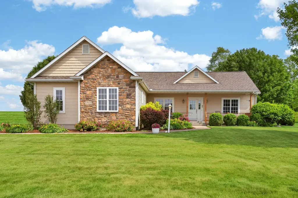 1563 Prairie Drive Royalton Township MI 49085