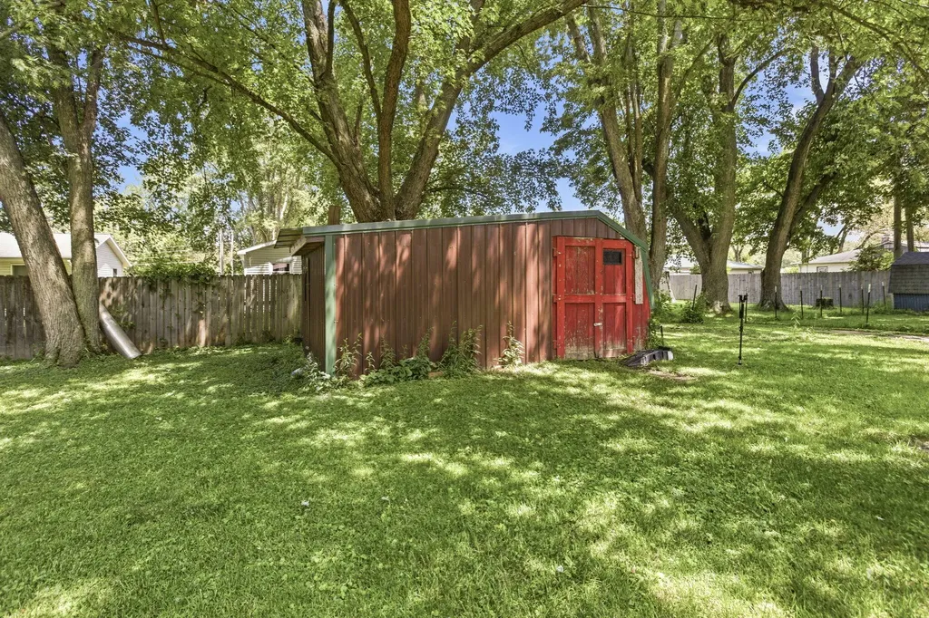 7275 Helen Coloma Charter Township MI 49038