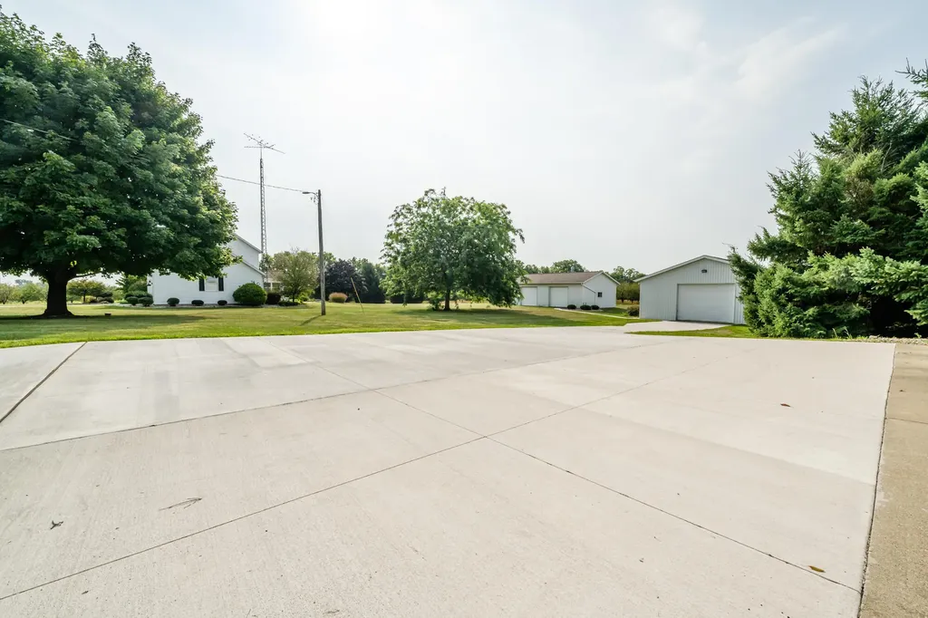 31401 Middle Crossing Road Silver Creek Township MI 49047
