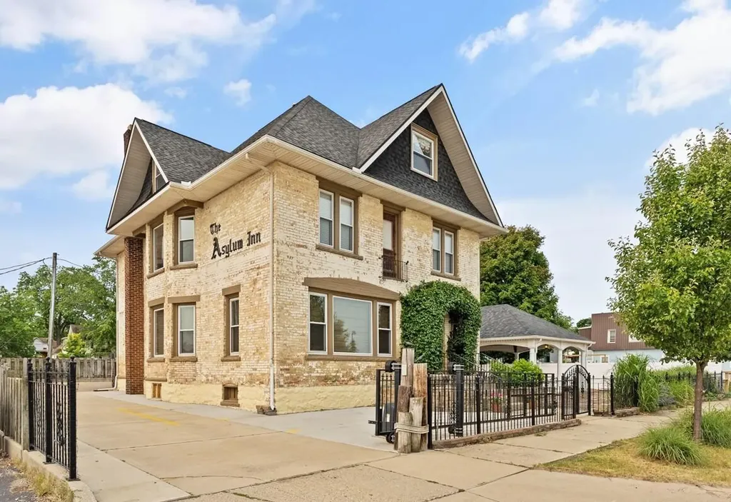 424 Huron Street South Haven City MI 49090