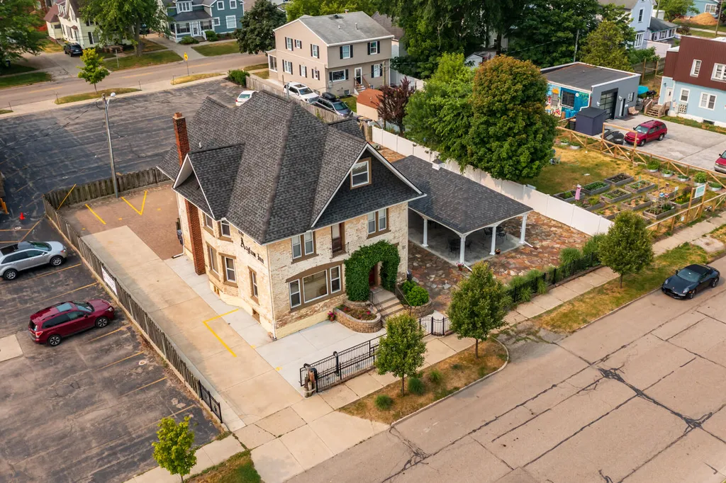 424 Huron Street South Haven City MI 49090