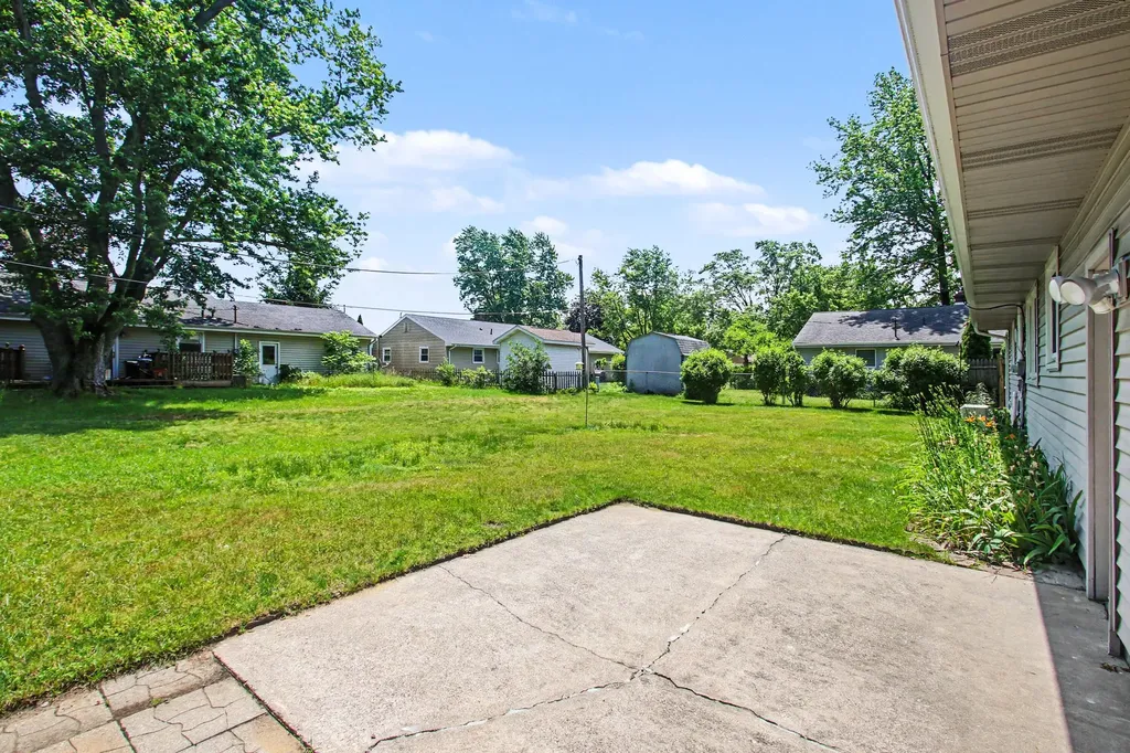 2125 Pawnee Path Lincoln Charter Township MI 49127