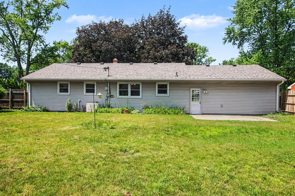 2125 Pawnee Path Lincoln Charter Township MI 49127