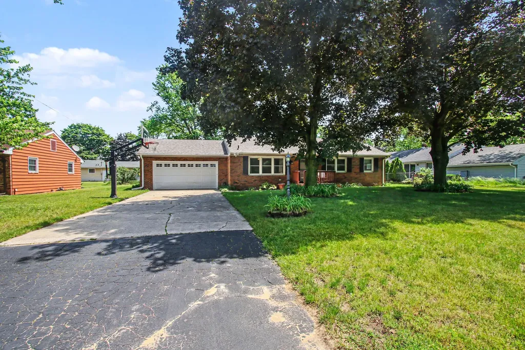 2125 Pawnee Path Lincoln Charter Township MI 49127