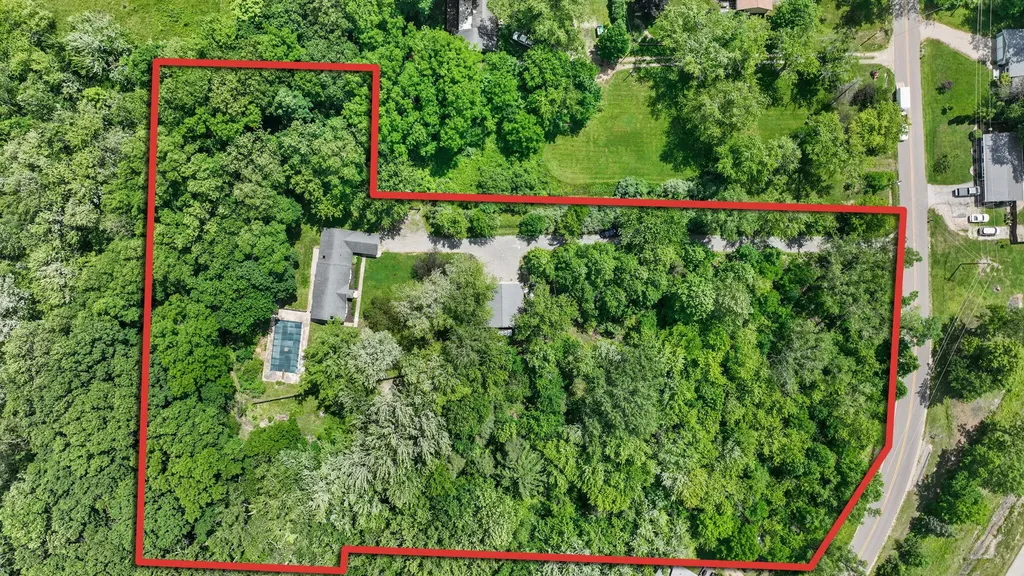 12241 Flynn Road Chikaming Township MI 49125