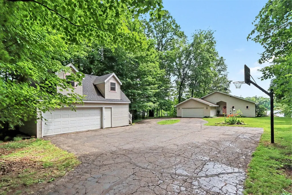 47135 Lakeview Drive Lawrence Township MI 49064