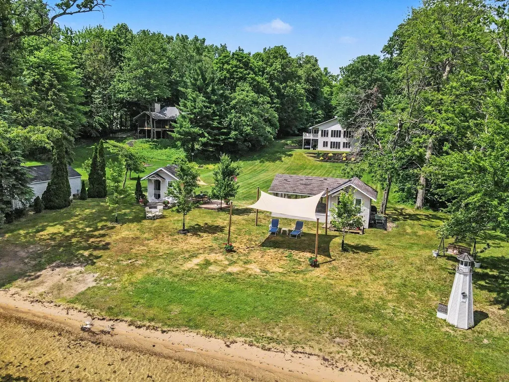 47135 Lakeview Drive Lawrence Township MI 49064