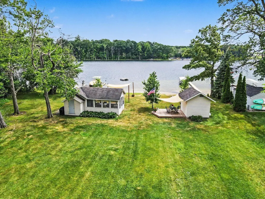 47135 Lakeview Drive Lawrence Township MI 49064