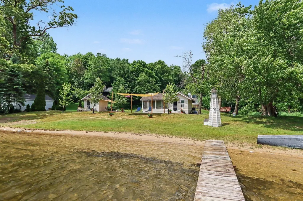 47135 Lakeview Drive Lawrence Township MI 49064