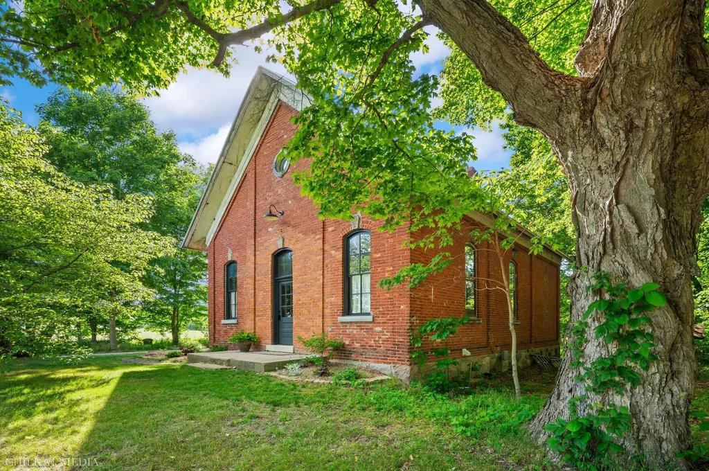 1055 Mount Tabor Road Oronoko Charter Township MI 49107