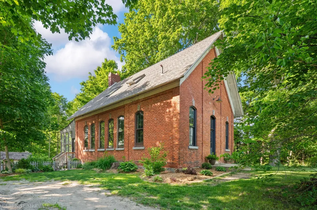 1055 Mount Tabor Road Oronoko Charter Township MI 49107