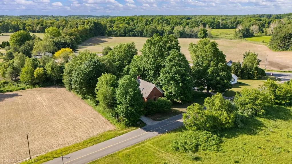 1055 Mount Tabor Road Oronoko Charter Township MI 49107