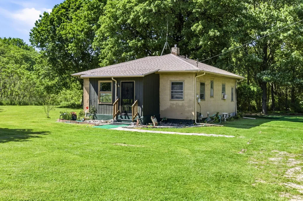 1356 Pipestone Road Benton Charter Township MI 49022