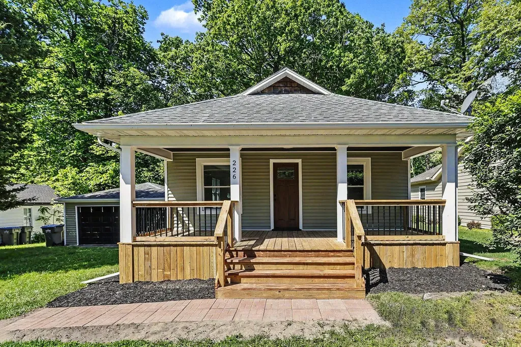 226 S Barker Street New Buffalo City MI 49117