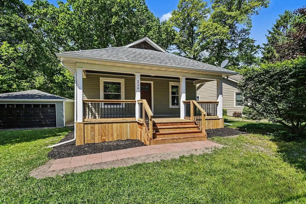 226 S Barker Street New Buffalo City MI 49117