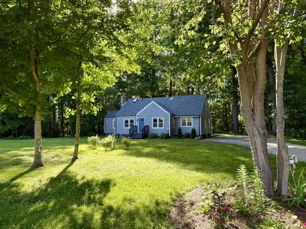 16002 Lakeside Road Chikaming Township MI 49129