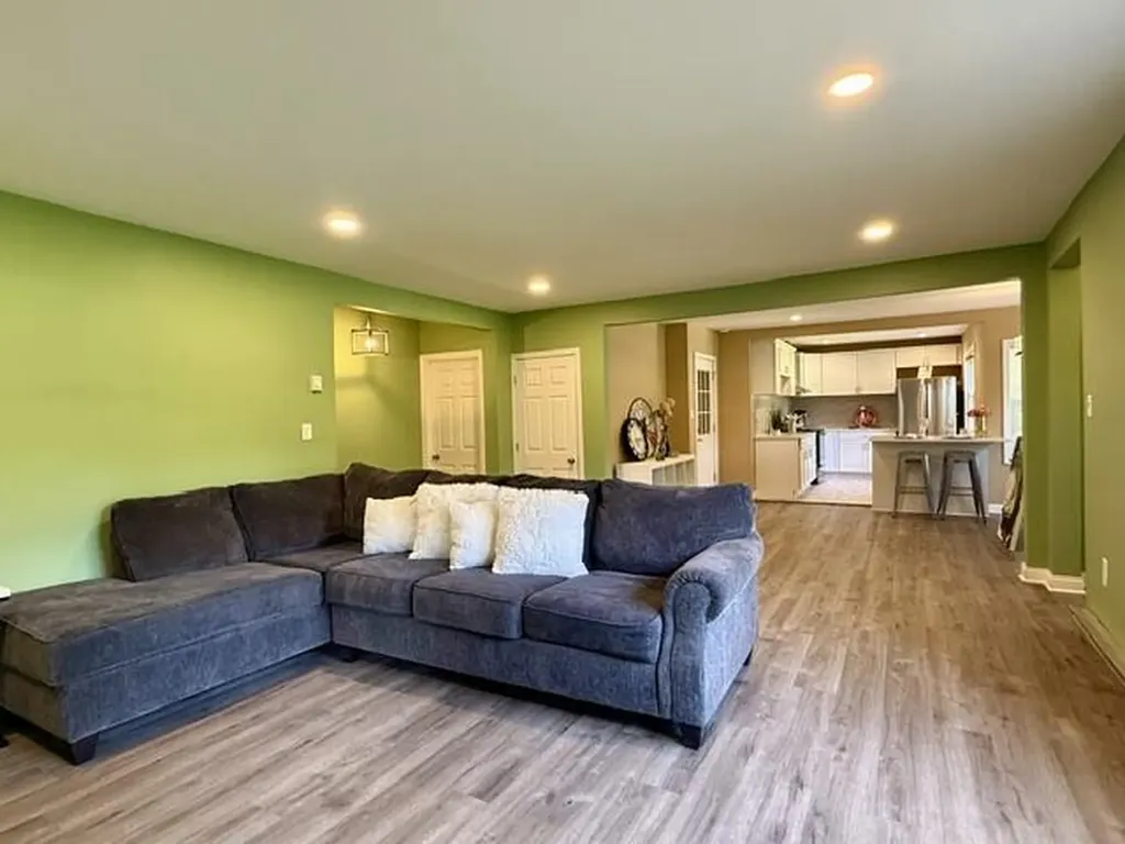 16002 Lakeside Road Chikaming Township MI 49129