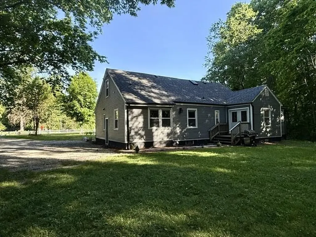 16002 Lakeside Road Chikaming Township MI 49129