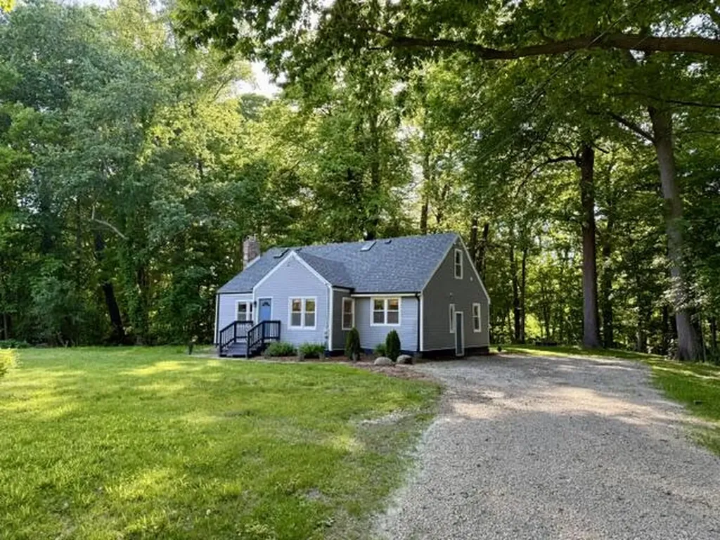 16002 Lakeside Road Chikaming Township MI 49129