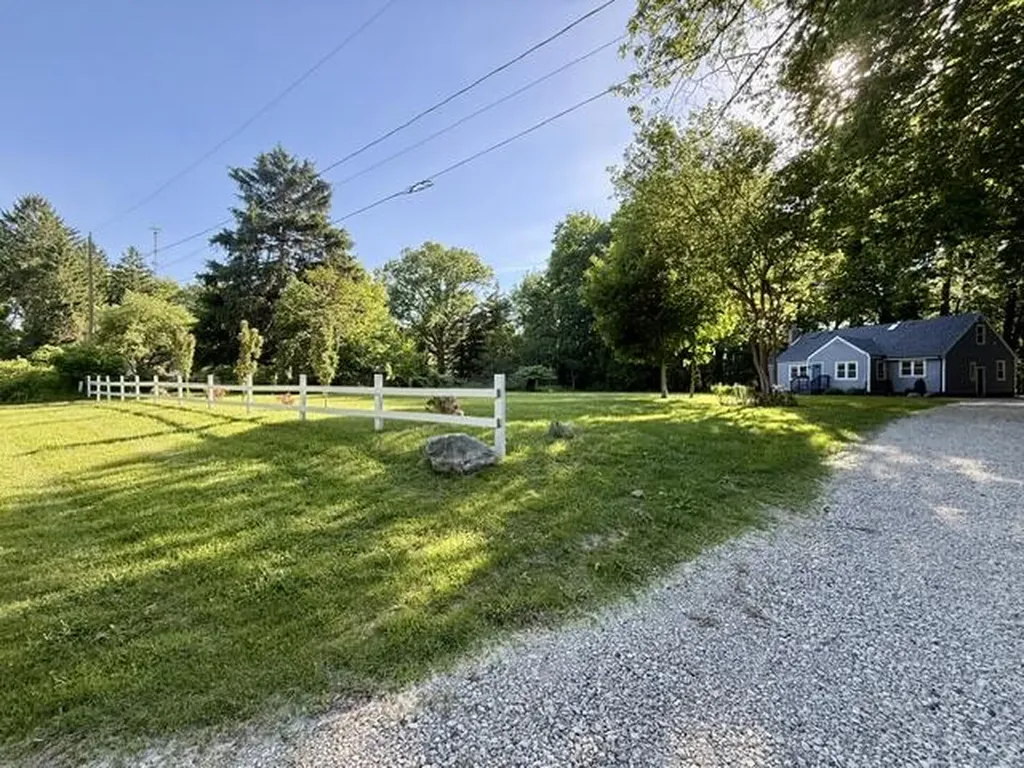 16002 Lakeside Road Chikaming Township MI 49129