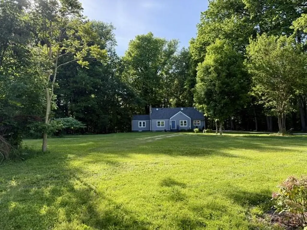 16002 Lakeside Road Chikaming Township MI 49129
