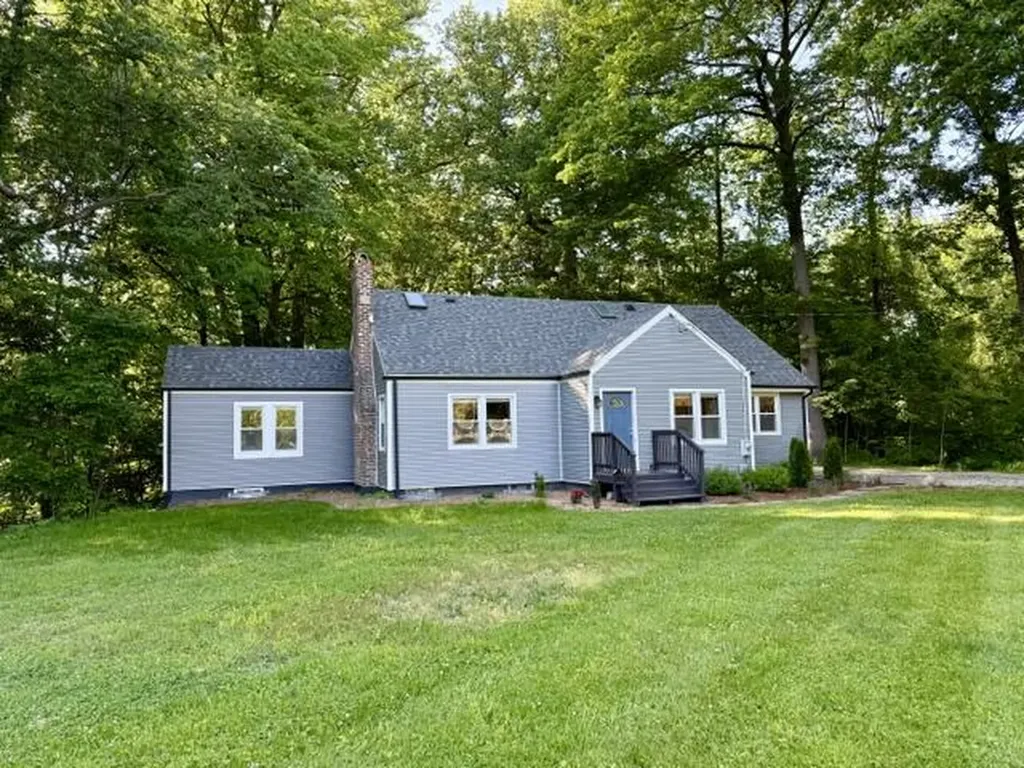 16002 Lakeside Road Chikaming Township MI 49129